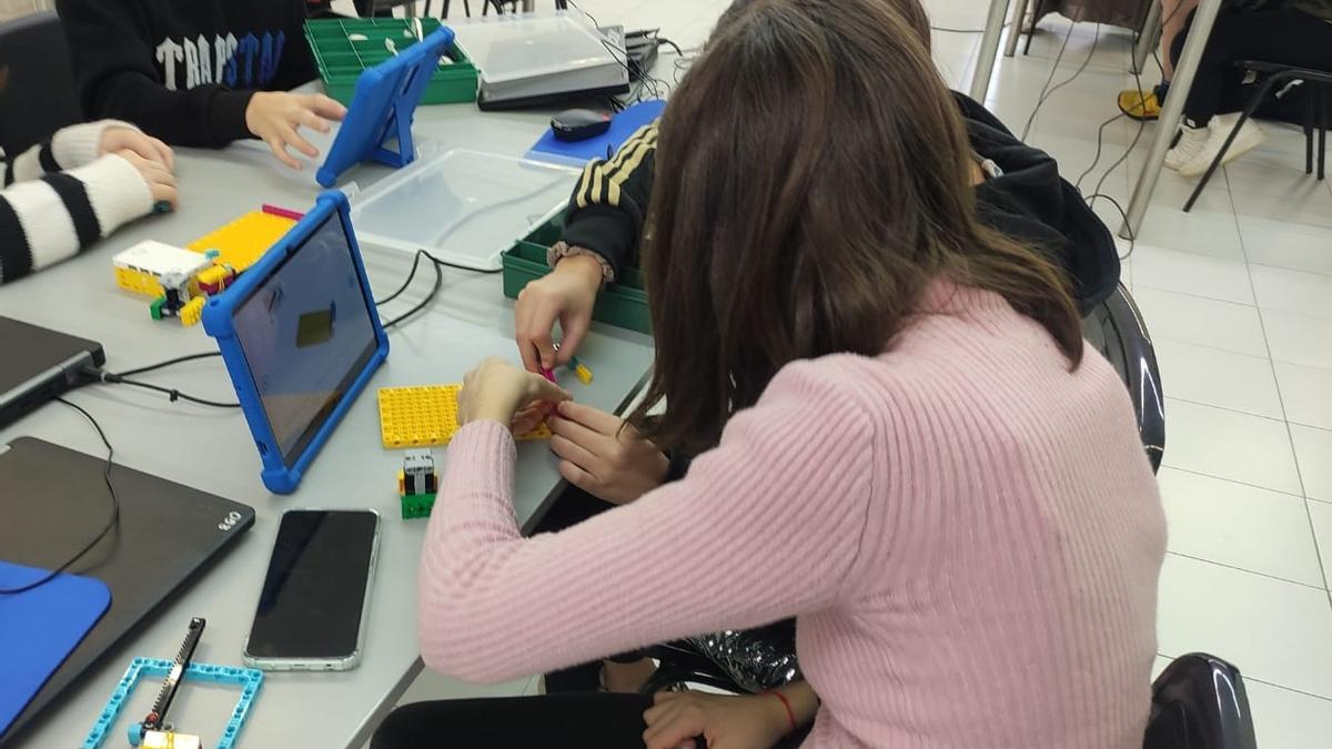 En el campus Tekno STEAM habrá que rsolver retos a través de la robótica educativa