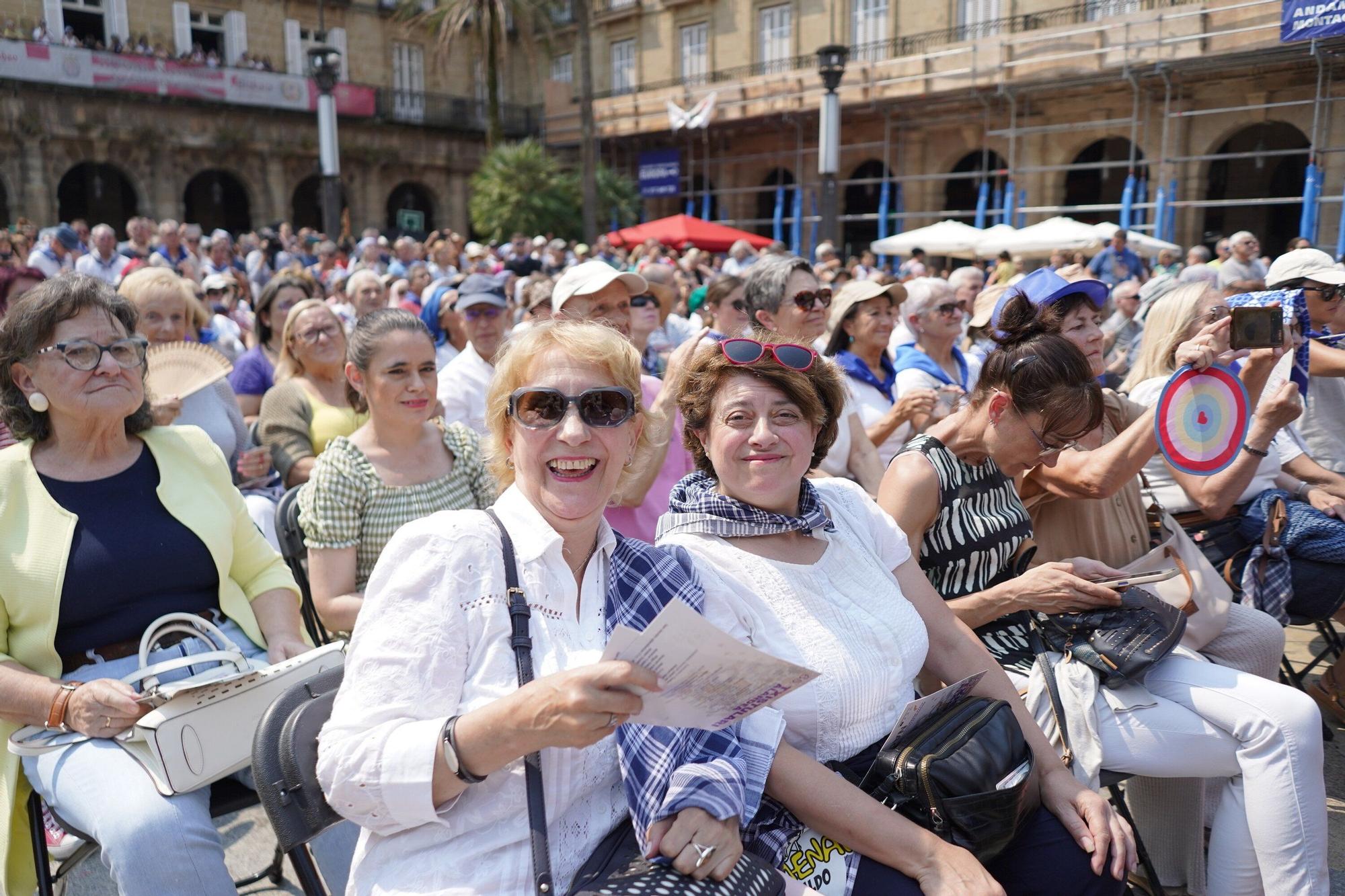 En imágenes: alarde de Txistularis en la Plaza Nueva de Bilbao por Aste Nagusia