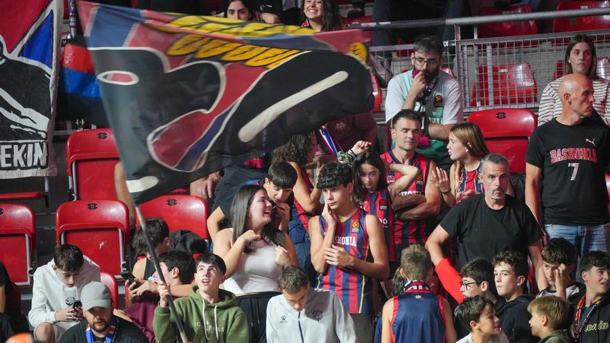 En imágenes: Ambientazo en el Baskonia-Partizan (¡Búscate en las fotos!)