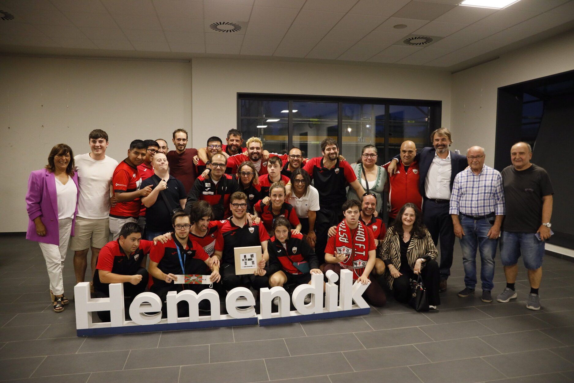 En imágenes: un canto a lo más cercano desde Derio en los DEIA Laboral Kutxa Hemendik Sariak