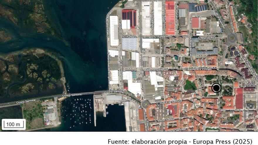 Un incendio en una conservera en Santoña desata una gran columna de humo