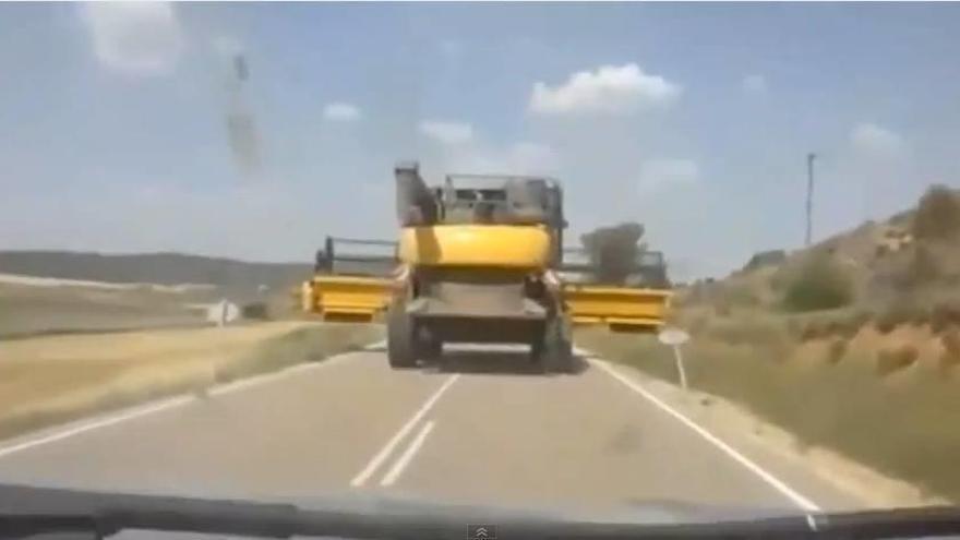 Detenido el conductor de la cosechadora &quot;tumbaseñales&quot; tras un vídeo viral