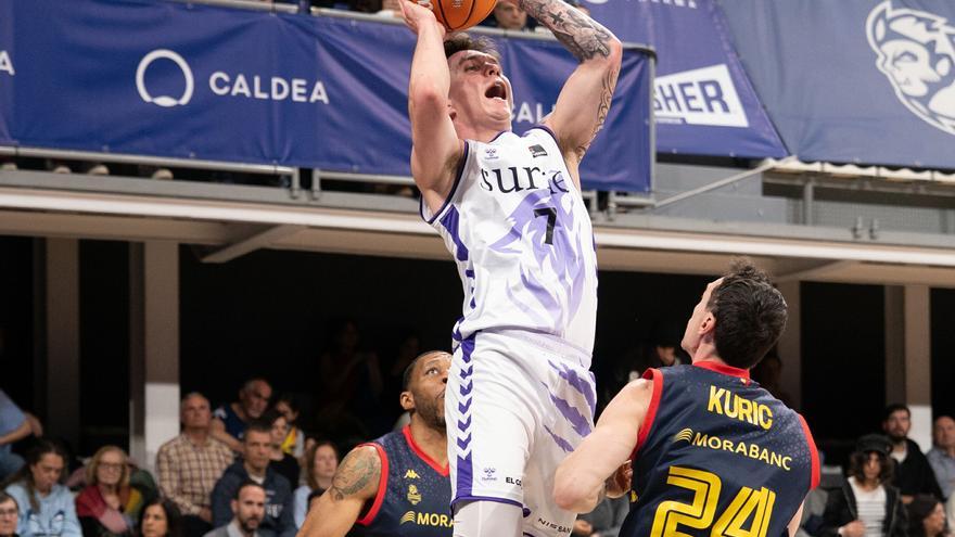 Jaworski catapulta al Surne Bilbao hasta el triunfo en la prórroga en Andorra a base de triplazos (98-102)
