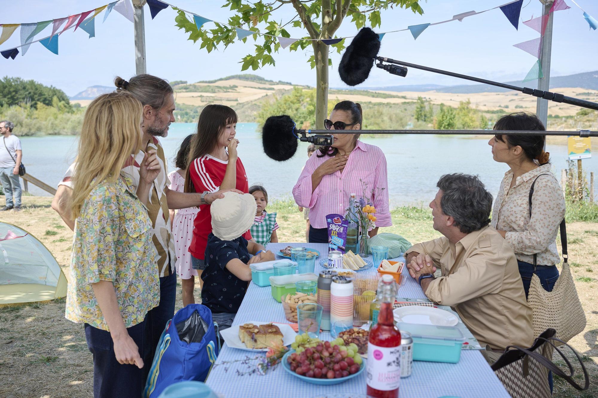 Rodaje de la película "TRES DE MÁS” con los actores Salva Reina y Kira Miró