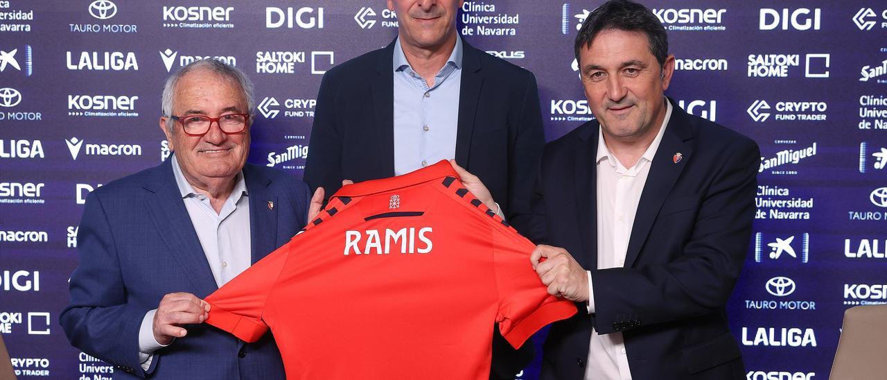 Fotos de la presentación de Luis Miguel Ramis, nuevo entrenador de Osasuna