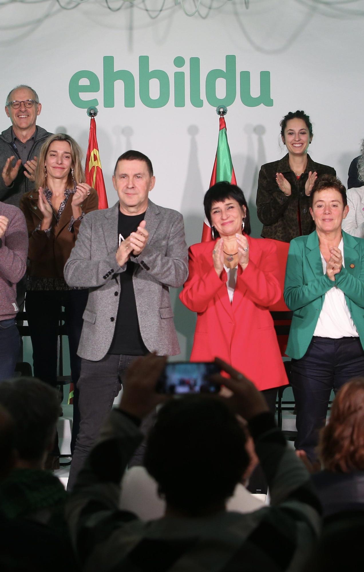 Rueda de prensa de EH Bildu en Pamplona por el Día de Navarra