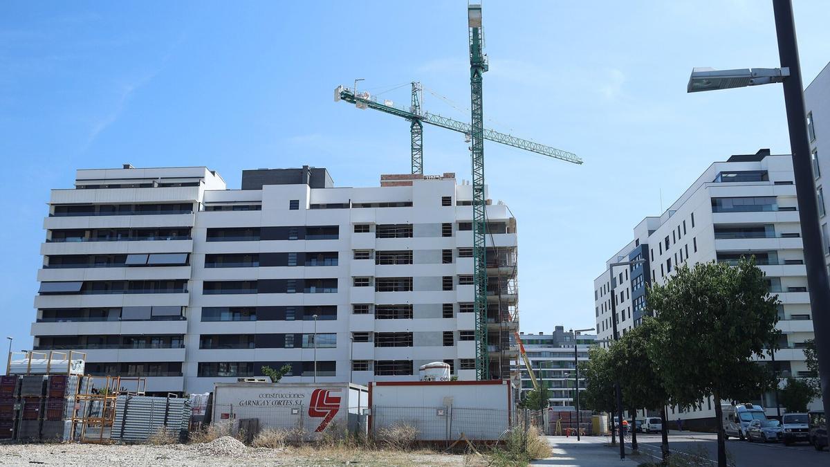 La Oficina Anticorrupción cree que debería haberse excluido a Acciona y Servinabar de una adjudicación de pisos