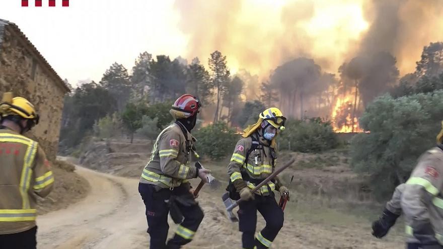 Catalunya se enfrenta a tres incendios forestales simultáneos e "importantes"