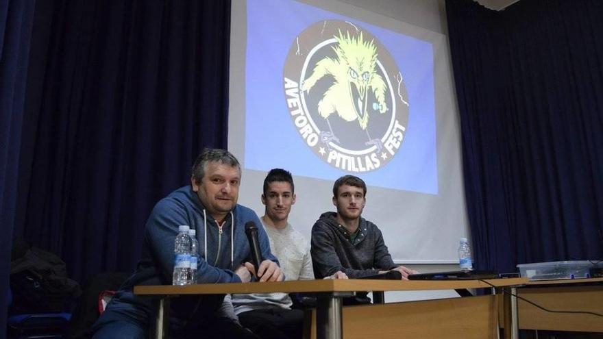 Miembros de la Asociación de Peñas de Pitillas presentando el Avetoro Fest.