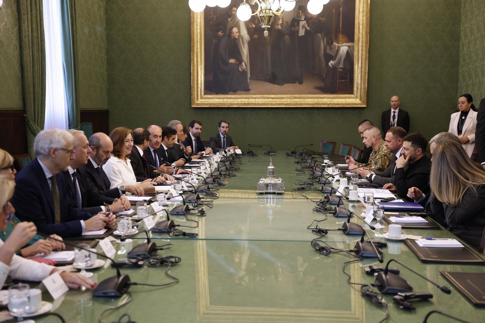 En imágenes: Zelenski inicia en el Congreso su tercera visita oficial a España y se reúne con Armengol y Rollán