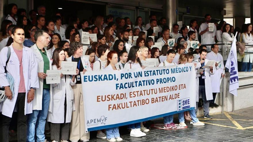 El 19,4 % de los médicos vascos del turno de mañana secunda el tercer día de huelga