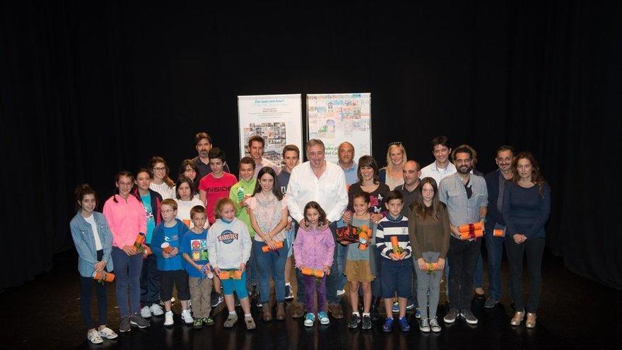 Entrega de premios a los ganadores de los certámenes del pasado año.
