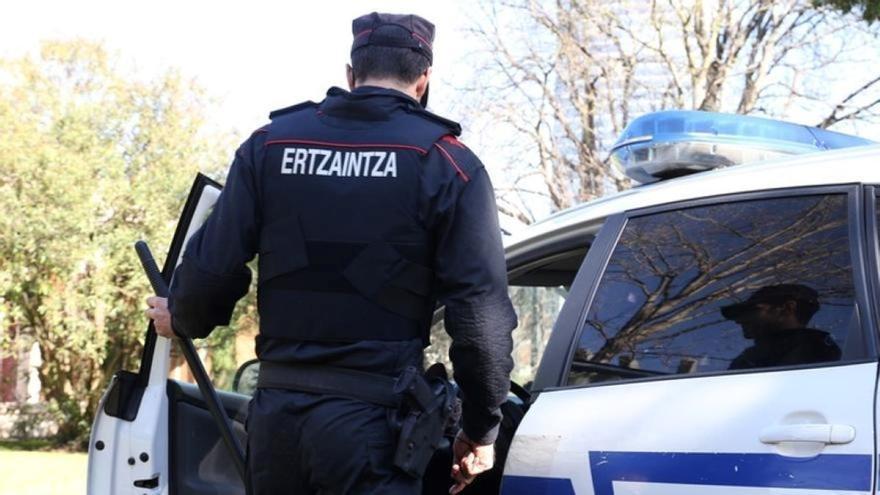Detenido en Vitoria al ser sorprendido robando en un despacho tras forzar la ventana