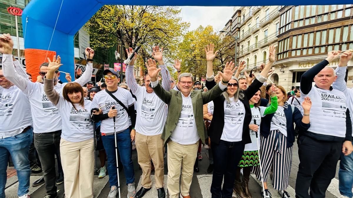 Imagen tomada momentos antes del inicio de la Carrera de Cascabeles celebrada en Bilbao.