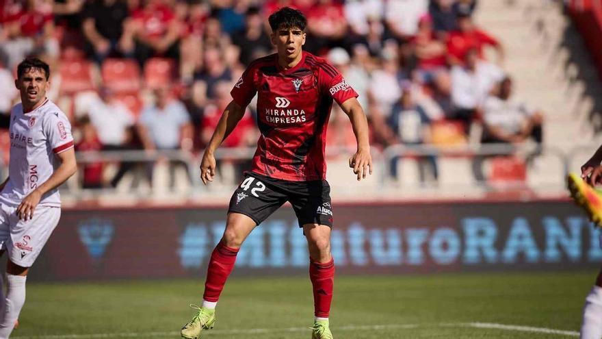 Julen Martínez disputa su segundo partido con el Mirandés