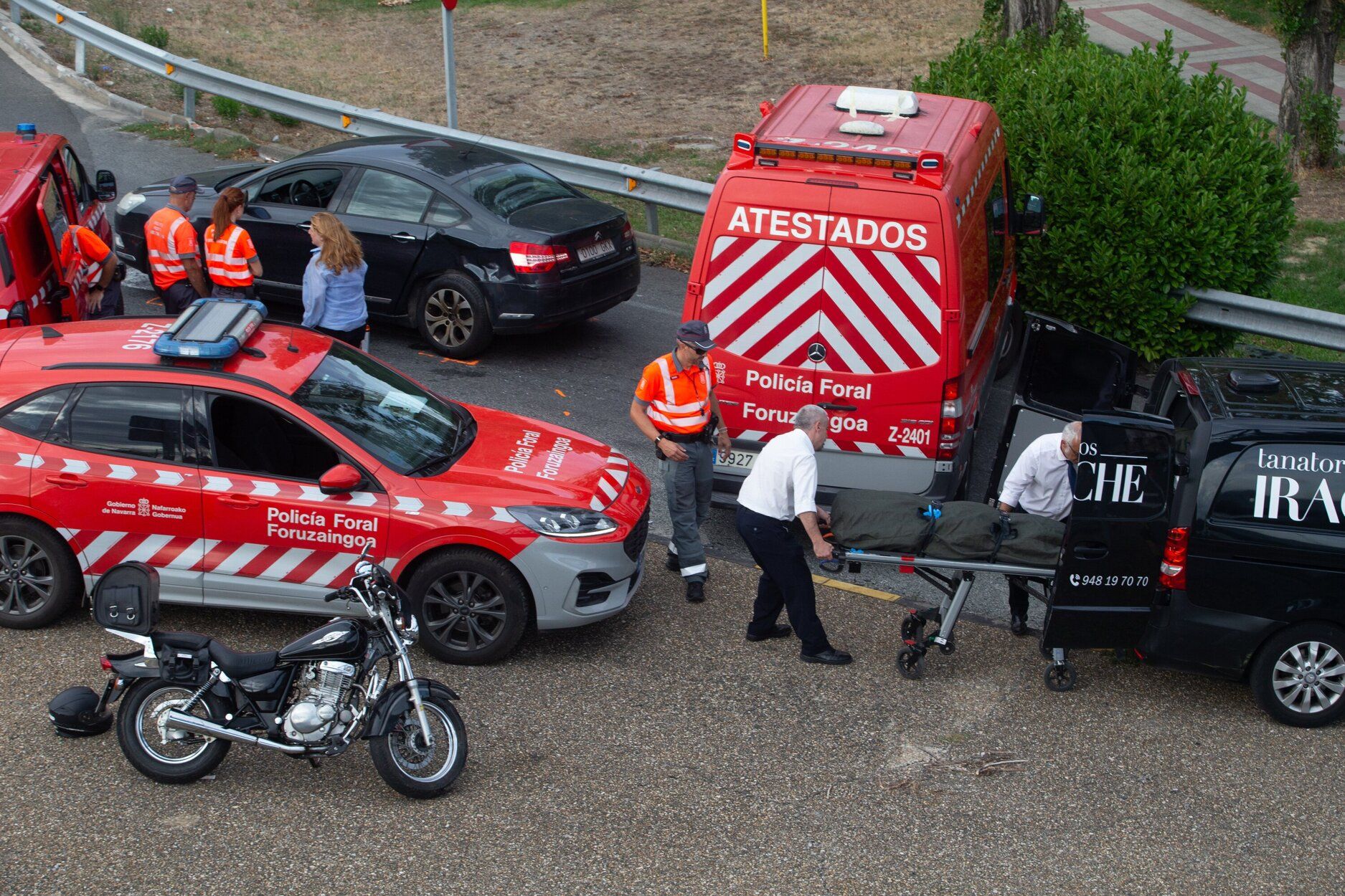 Fotos del lugar del accidente mortal de un motorista de 76 años en Ansoáin