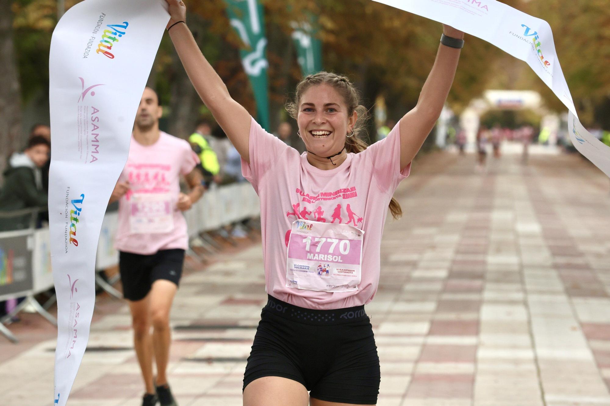 En imágenes: Vitoria se vuelca con la VI Carrera Solidaria contra el Cáncer de Mama