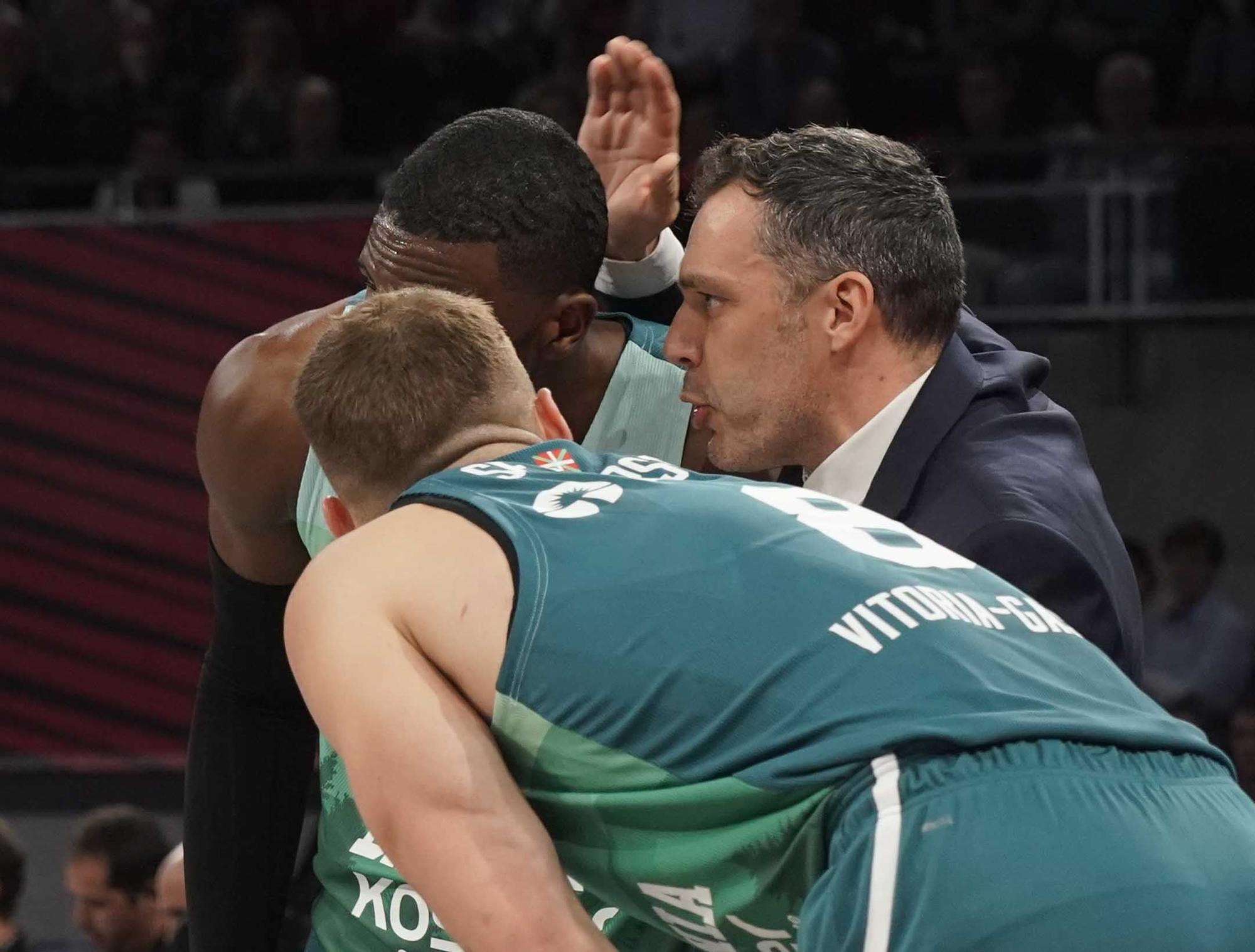 Todas las imágenes del Baskonia - Dubái (92-85)