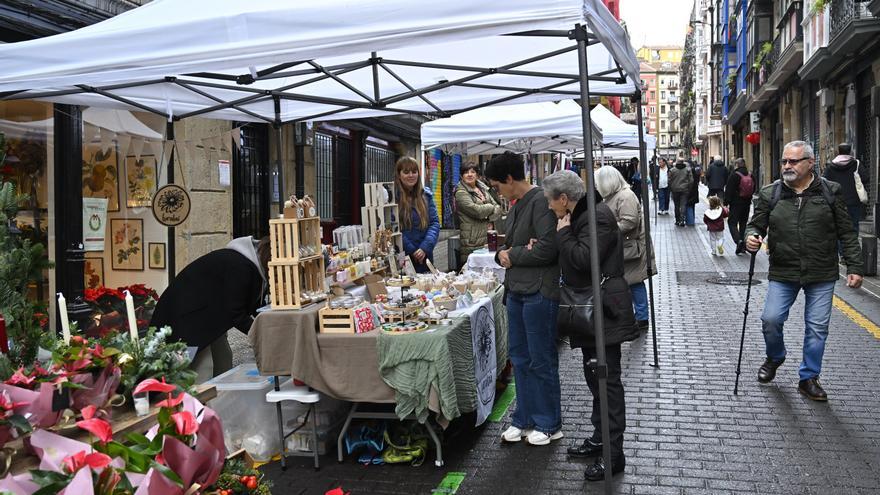 El mercadillo de Dos de Mayo desafía la fecha y gana adeptos