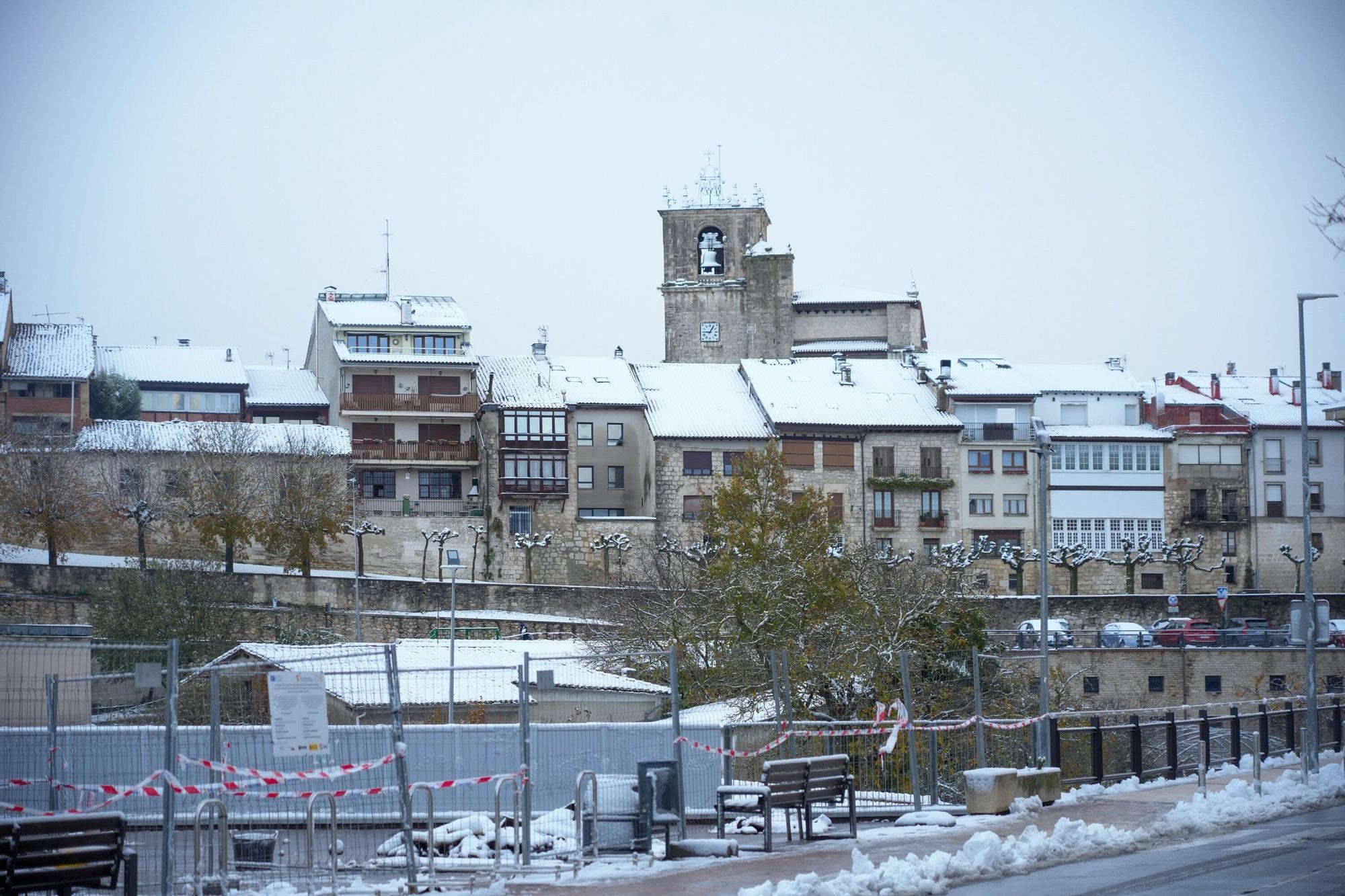 Agurain amanece cubierta por un manto blanco