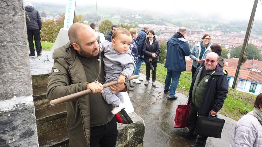 El tañido de la campana de San Martín volverá a sonar sobre los tejados de Azkoitia este martes