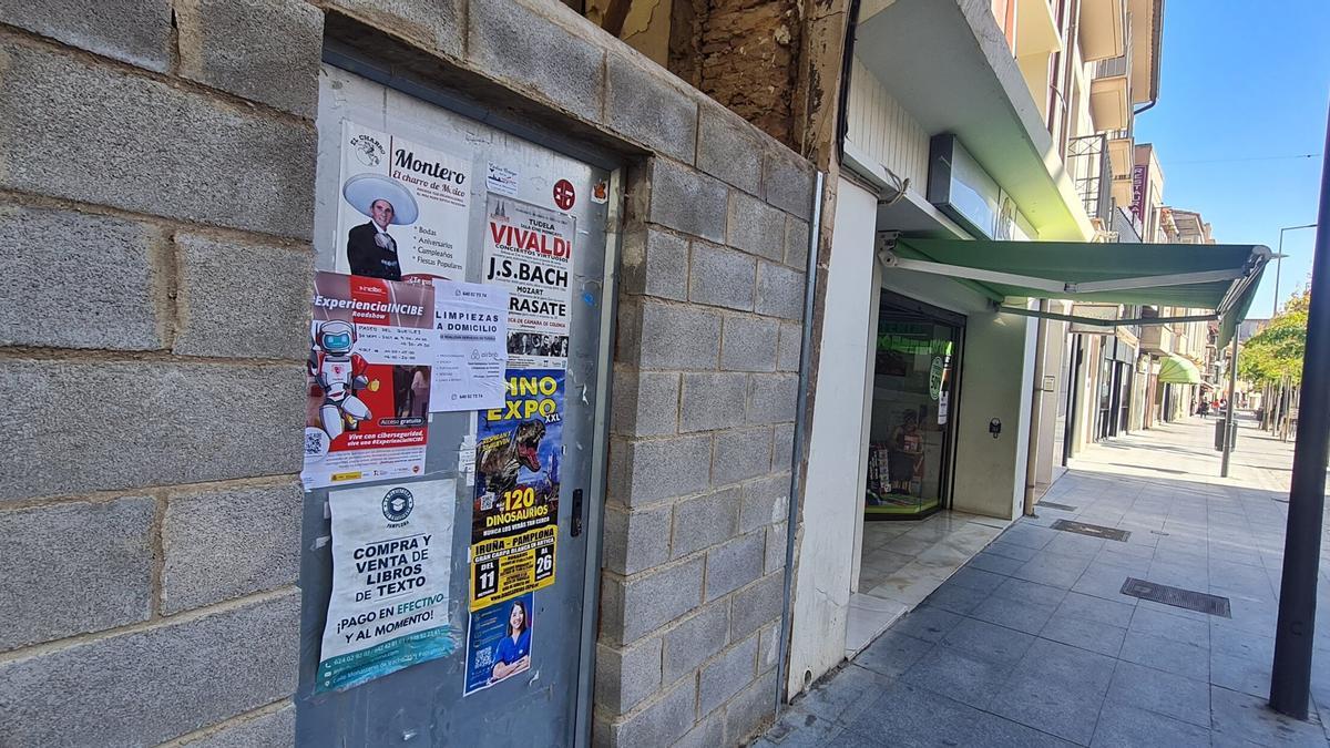 Carteles colocados fuera de los sitios estipulados y que conllevarían sanción, algunos de actos respaldados por el Ayuntamiento.