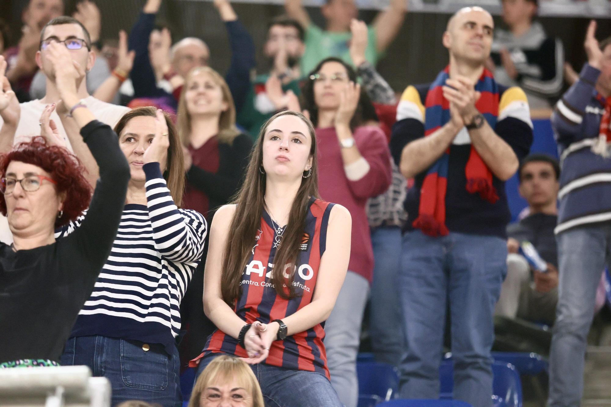 La afición azulgrana disfruta de la exhibición del Baskonia ante el Asvel