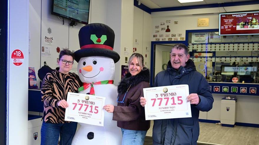 El 77.715, tercer quinto premio de Lotería de Navidad, vendido en Pamplona: "Aunque sea un décimo o dos, lo bueno es siempre repartir algo"