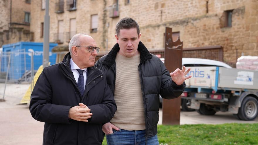 El diputado general visita las obras de renovación del casco histórico de Laguardia