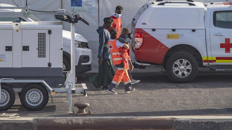 Canarias activa la contingencia migratoria y avisa de que intervendrá la Fiscalía si no hay reparto de menores