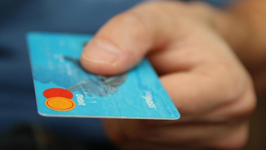 Las tarjetas &#039;revolving&#039; tienen unos intereses y comisiones muy altas.