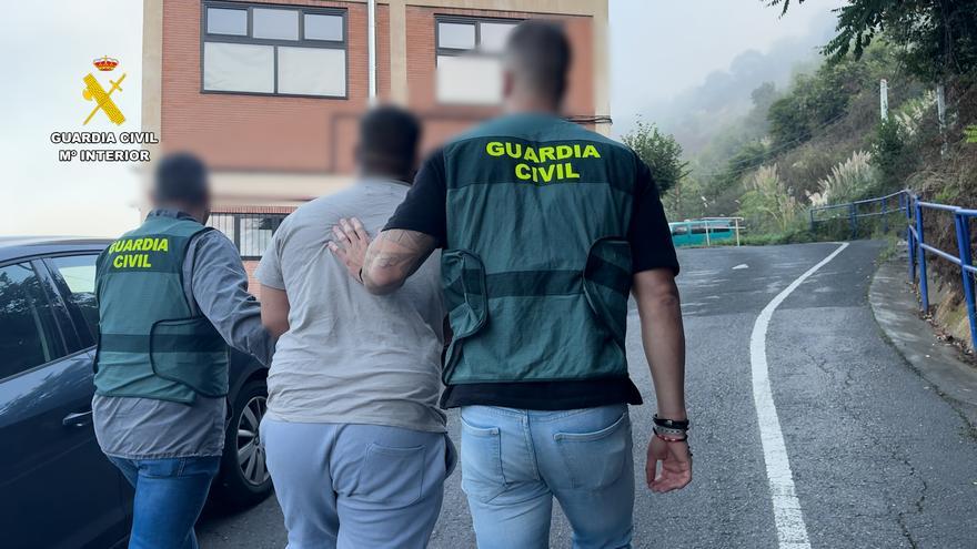 18 detenidos en Bizkaia por aislar a un octogenario de su familia para estafar a través de Internet
