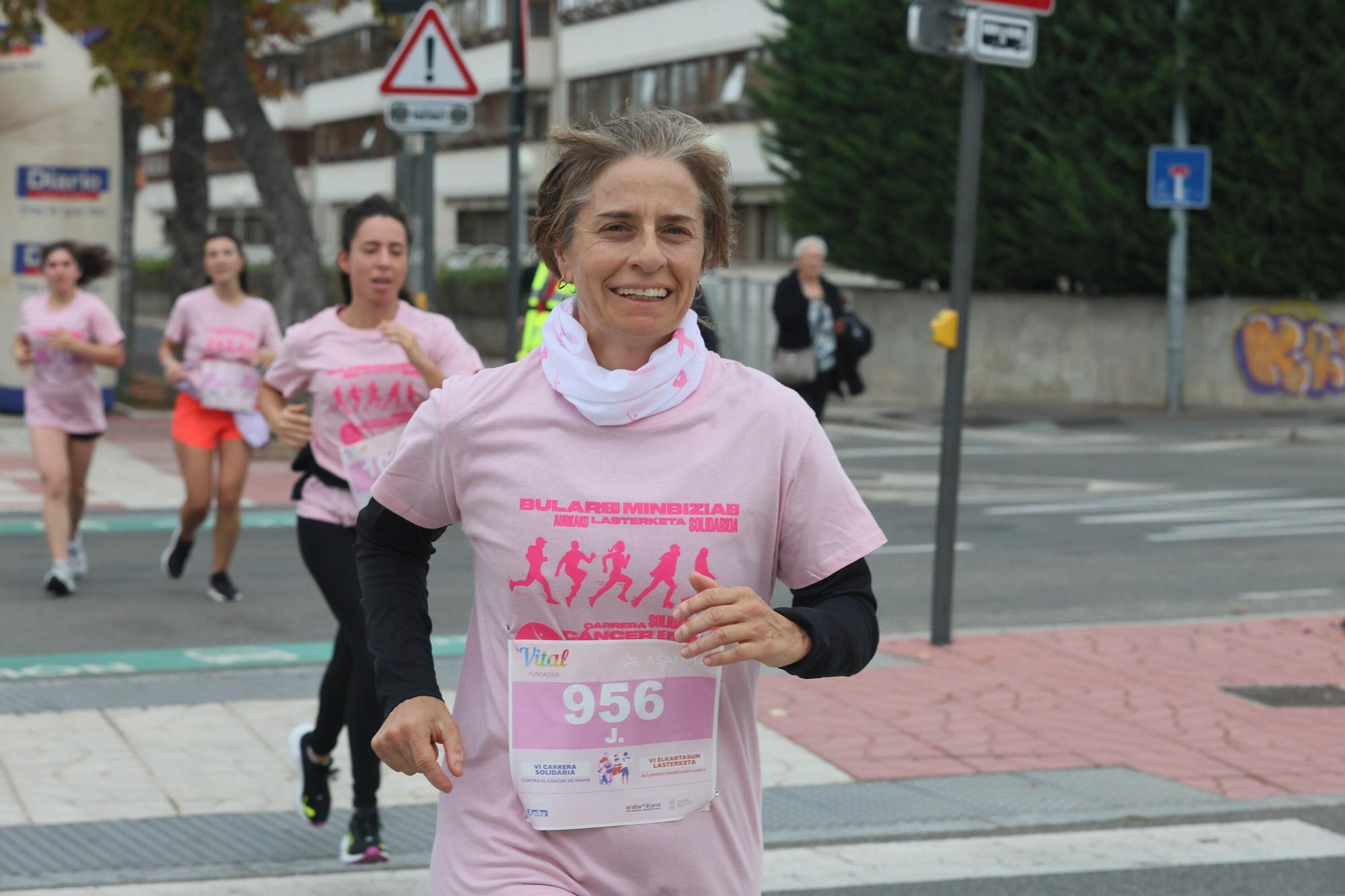 En imágenes: Vitoria se vuelca con la VI Carrera Solidaria contra el Cáncer de Mama