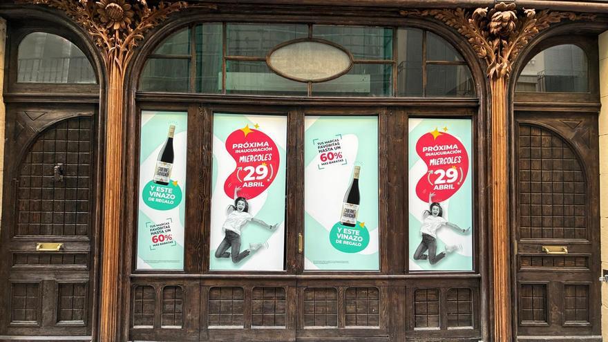 De tienda de antigüedades a súper: la nueva imagen de un local protegido en la calle Mayor