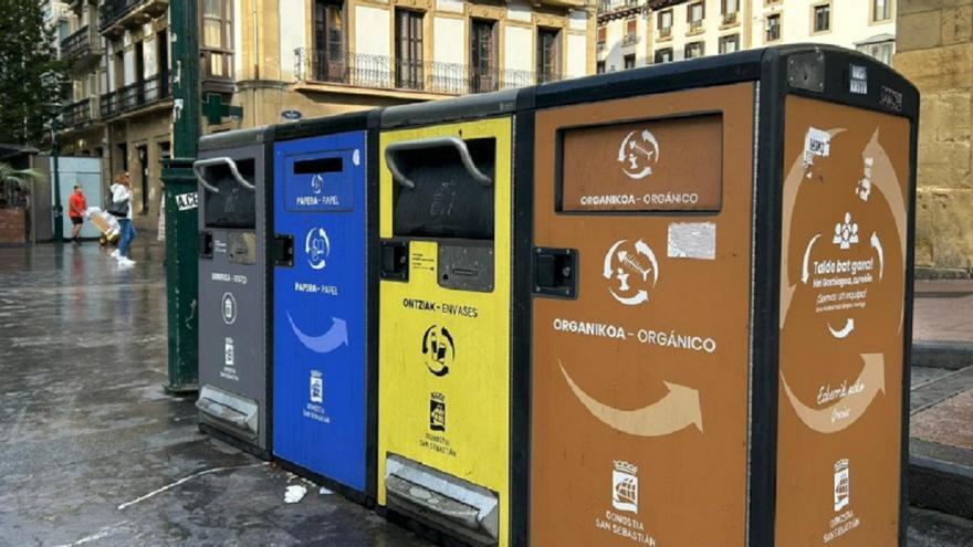El Ayuntamiento de Donostia invierte 68.044 euros en la instalación de papeleras compactadoras &quot;inteligentes&quot;