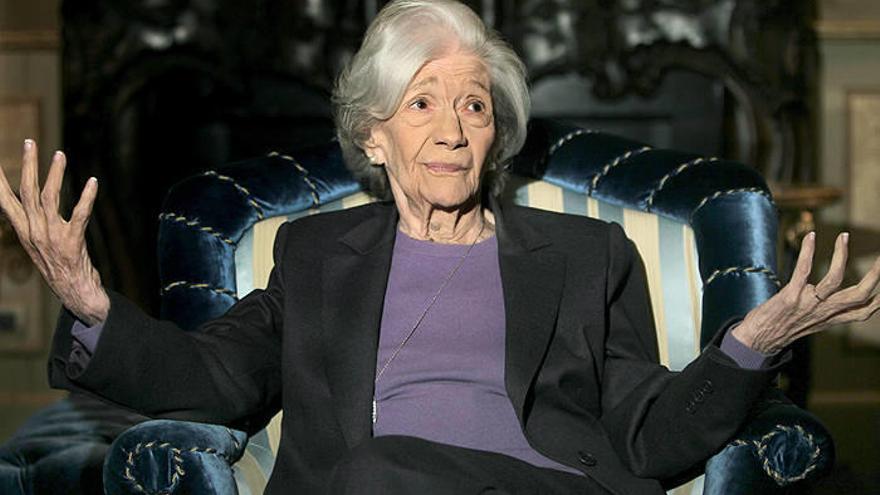 La escritora catalana Ana María Matute, de 85 años, durante la rueda de prensa celebrada en Barcelona tras haber sido galardonada con el Premio Cervantes 2010.