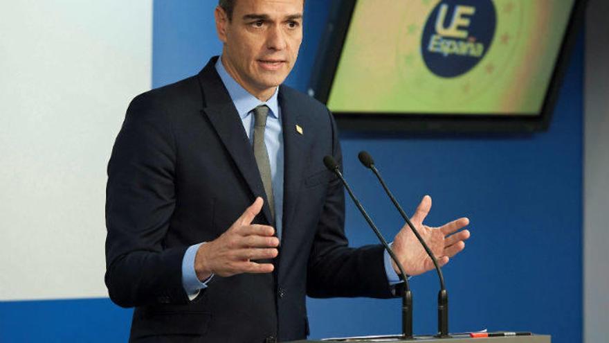 El presidente Pedro Sánchez durante su declaración ante la prensa ayer en Bruselas.