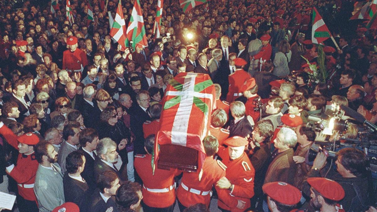 Funeral del sargento mayor de la Ertzaintza, Joseba Goikoetxea, asesinado por ETA.