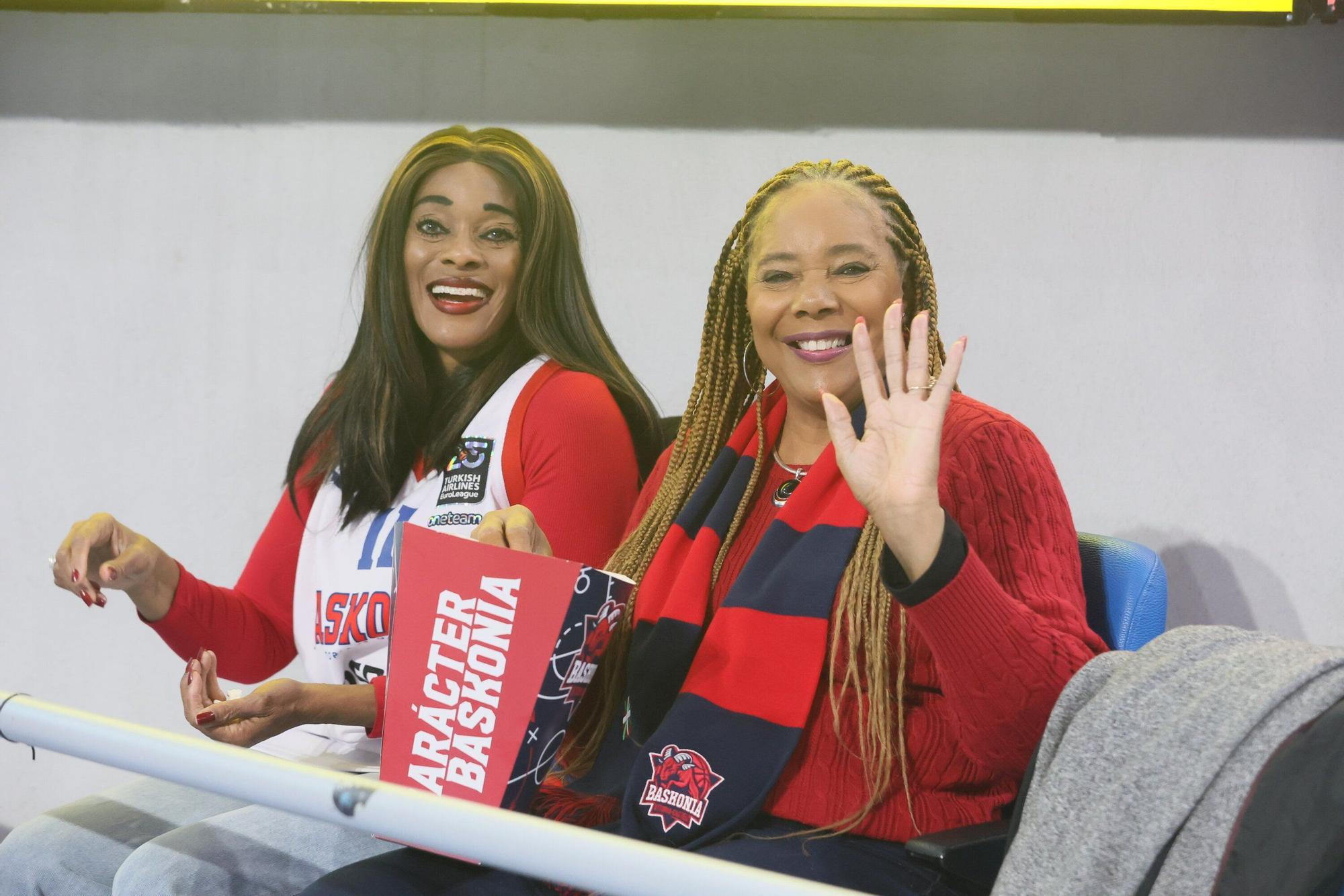 En imágenes: ¡Búscate en las gradas del Buesa Arena en el Baskonia - La Laguna Tenerife!