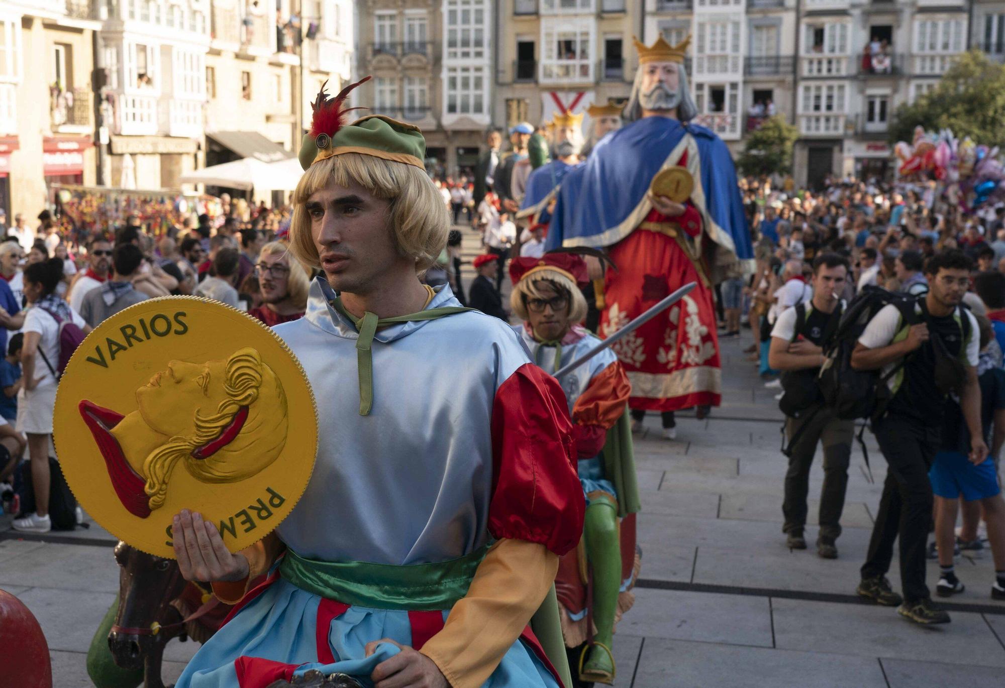 En imágenes: Así ha sido la tradicional Comitiva Municipal de ida a Vísperas