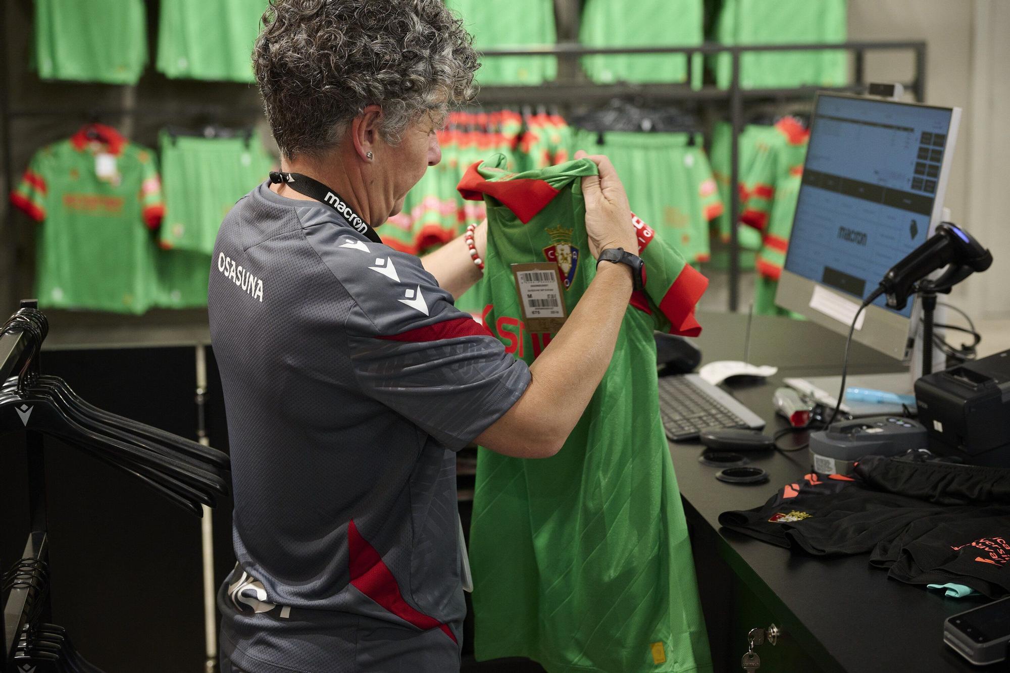 Osasuna presenta su segunda equipación para la temporada 2024/2025