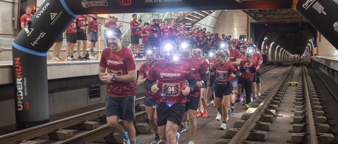 En imágenes: Las vías de Metro Bilbao se convierten en pista de atletismo para 210 afortunados