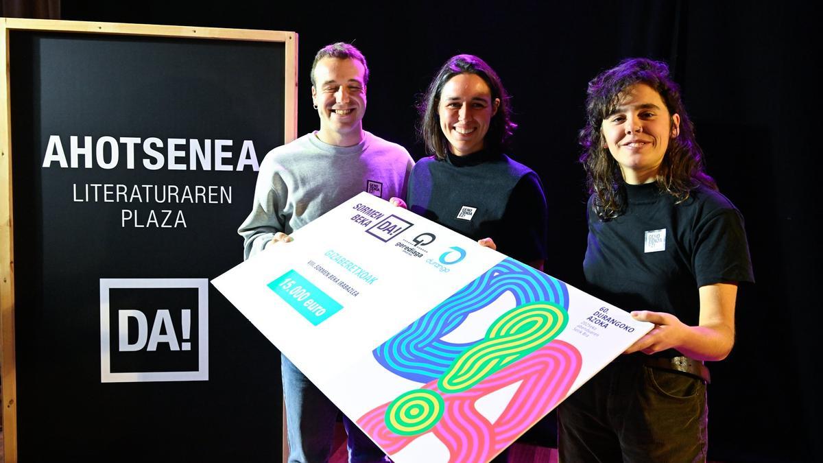 El proyecto ha sido presentado por Ainhoa Olaso, Usue Egia y Mikel Urdangarin.