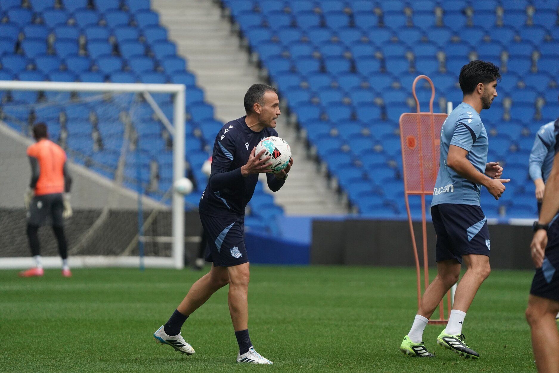 El entrenamiento de la Real a puerta abierta en Anoeta, en imágenes
