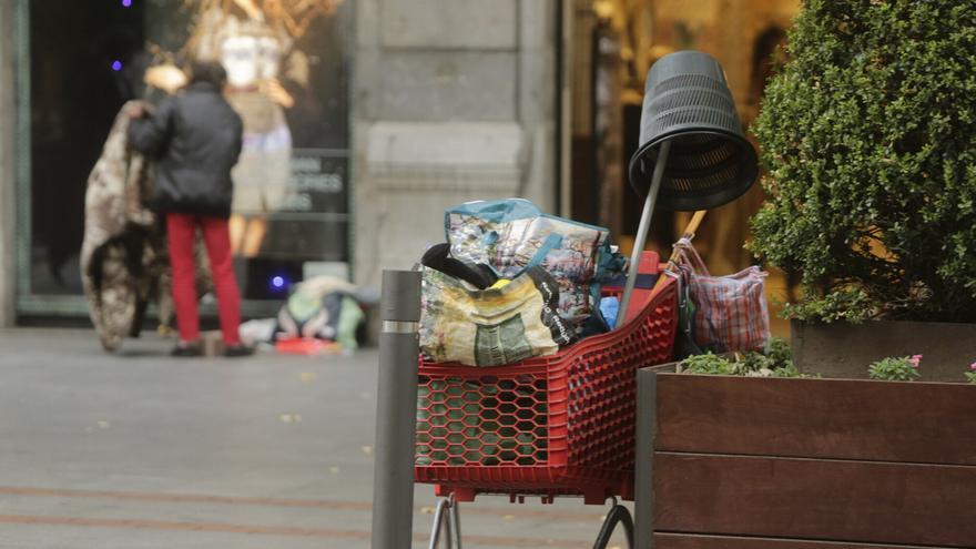 Recorren las calles de Bilbao ofreciendo comida a personas sin techo