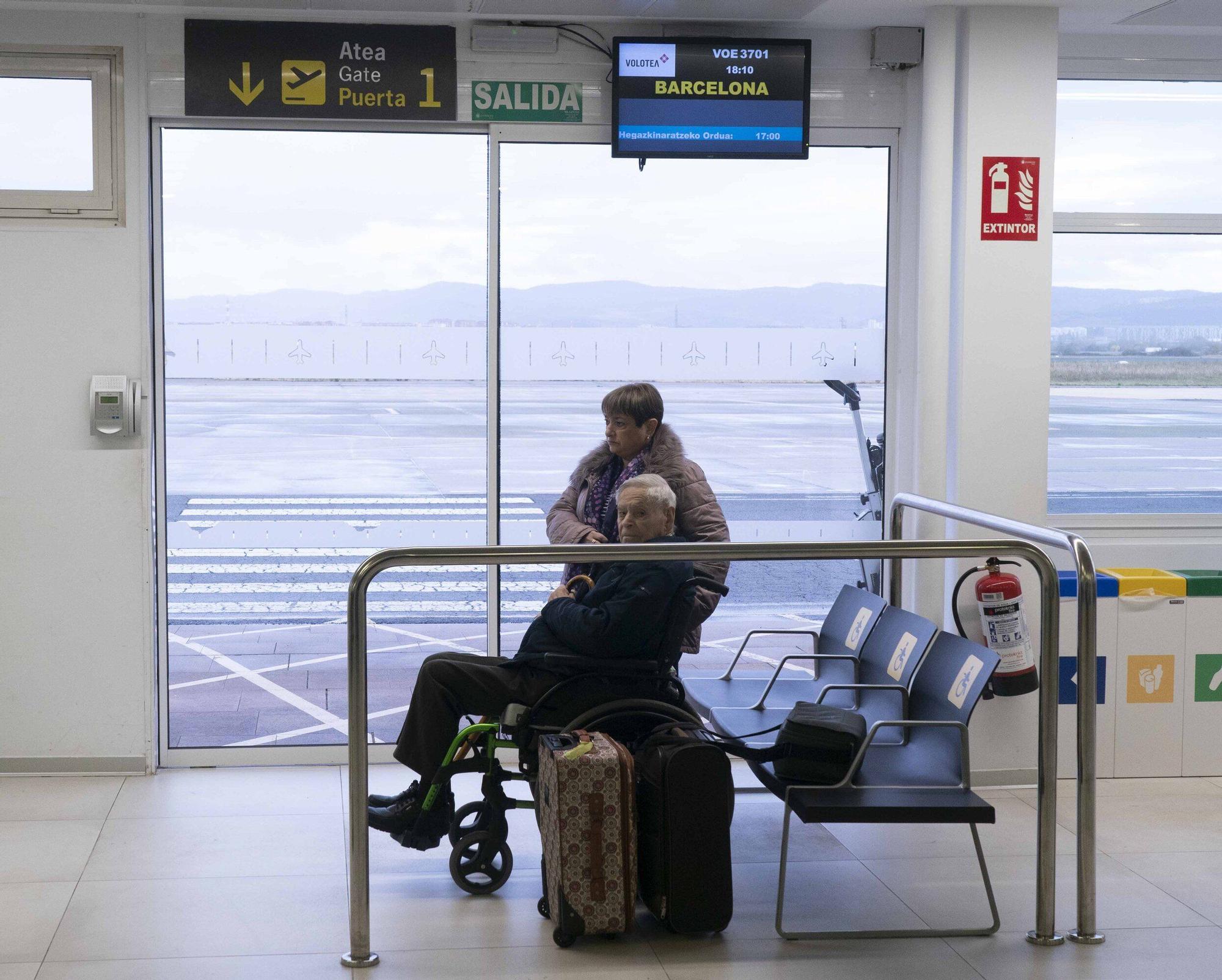 En imágenes: Foronda estrena los vuelos regulares a Barcelona y Madrid