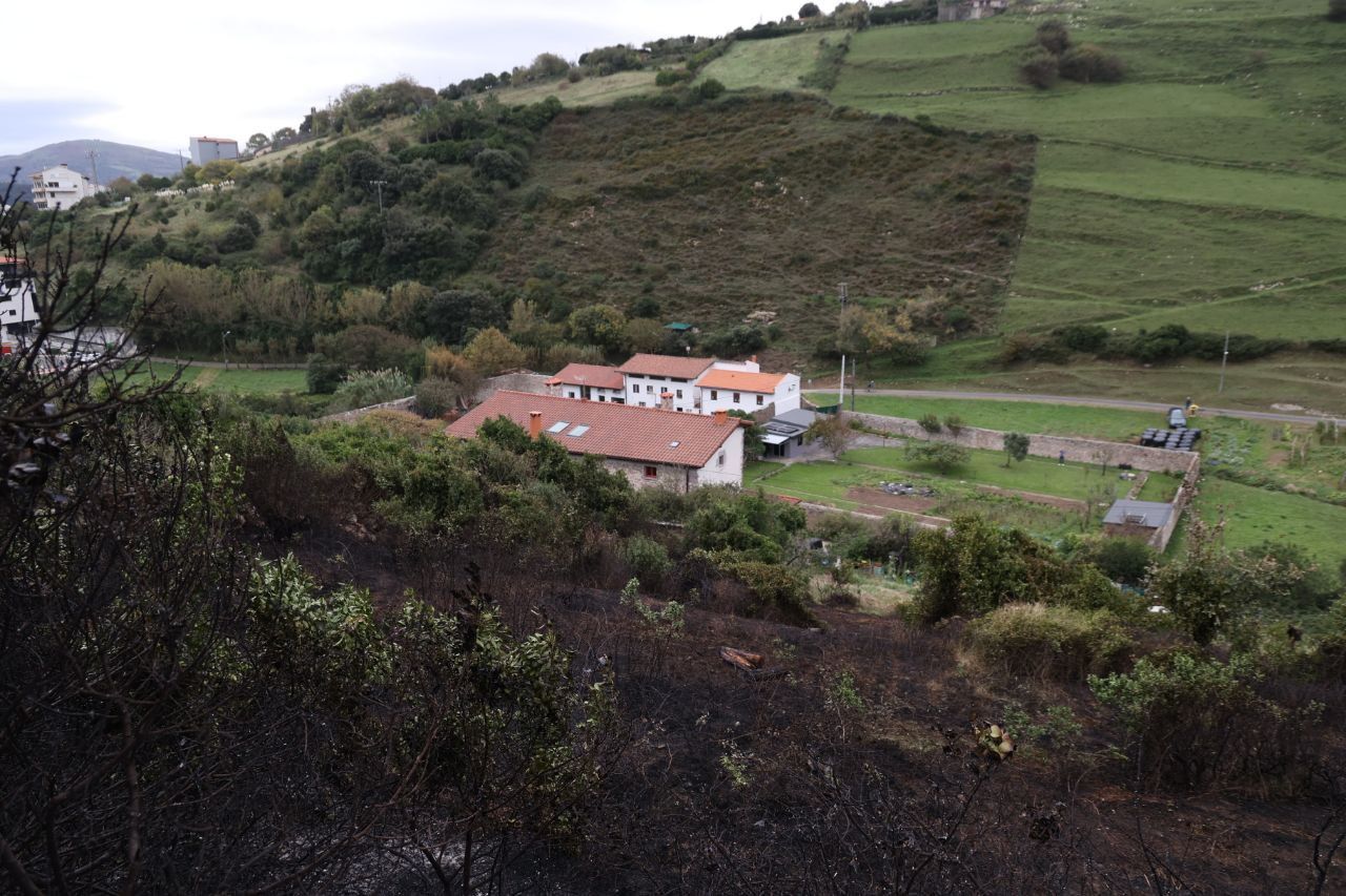 [Fotos] Incendio en Zumaia