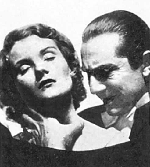 Bela Lugosi como 'Drácula' mordiendo a una bella mujer