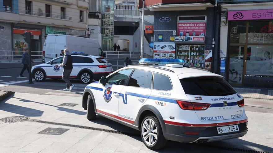 La Ertzaintza investiga a tres hombres por su implicación en el robo de 33 trasteros en Eibar