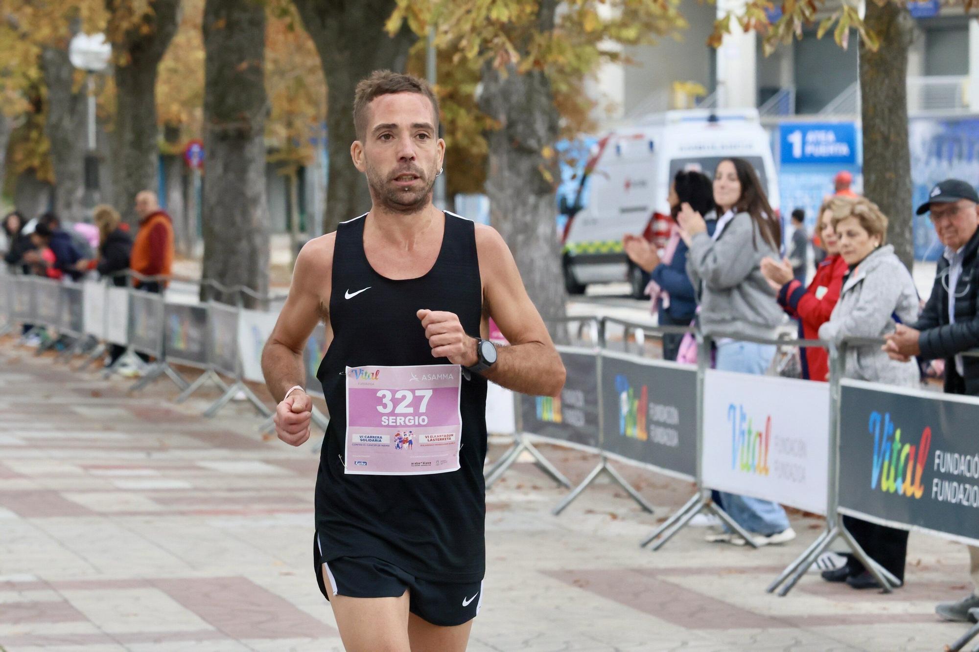 En imágenes: Vitoria se vuelca con la VI Carrera Solidaria contra el Cáncer de Mama